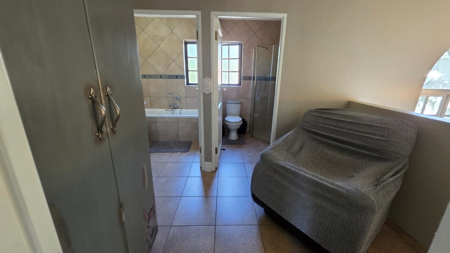 4 Bedroom Property for Sale in Heatherlands Western Cape